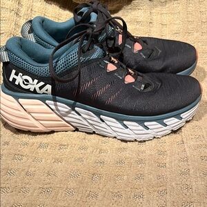 Hoka one one navy and pink, so 7.5 a condition